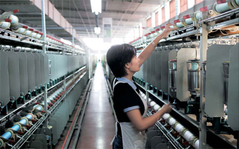A production line of High Fashion (China) Co Ltd in Hangzhou, Zhejiang province. [China Daily]
