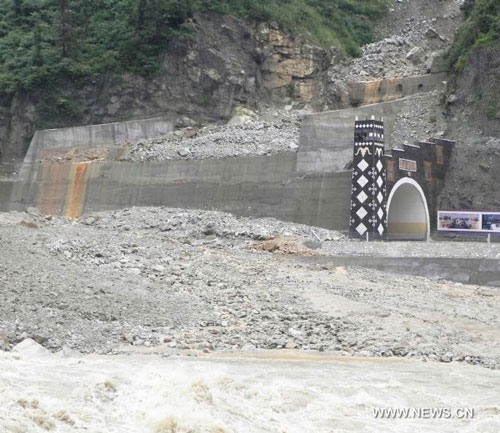 Photo taken on Sunday, Aug. 21, 2011 shows rocks and debris of the landslide in Yingxiu Township of Wenchuan County, southwest China's Sichuan Province. Landslide swept over the township Sunday morning. The rocks and debris have blocked the Minjiang River. [Xinhua] 
