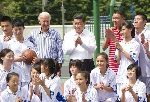 Chinese Vice President Xi Jinping (C, back) and United States Vice President Joe Biden (3rd L, back) watch a basketball training at the Qingchengshan high school rebuilt after the deadly earthquake in May 2008 in Dujiangyan, southwest China's Sichuan Province, Aug 21, 2011. [Xinhua] 