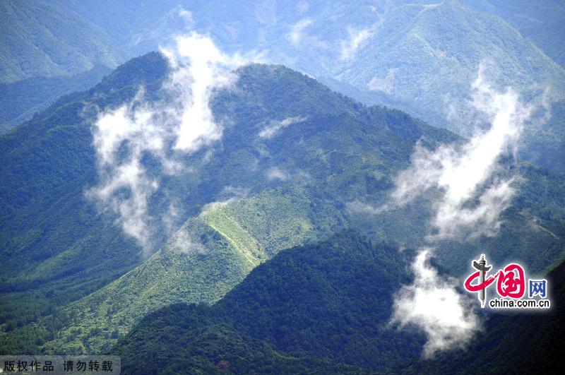 Located in southern Anhui Province, Mount Huangshan covers an area of 250 kilometers, of which 154 square kilometers are scenic attractions. Its landscape features 'four wonders' of imposing peaks, spectacular rocks, odd-shaped pines, and a sea of clouds.[China.org.cn]