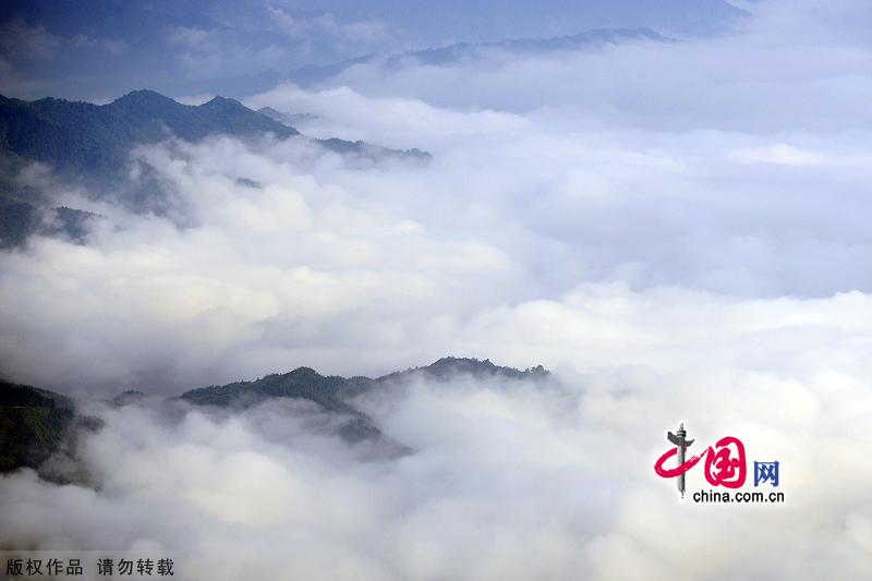 Located in southern Anhui Province, Mount Huangshan covers an area of 250 kilometers, of which 154 square kilometers are scenic attractions. Its landscape features 'four wonders' of imposing peaks, spectacular rocks, odd-shaped pines, and a sea of clouds.[China.org.cn]