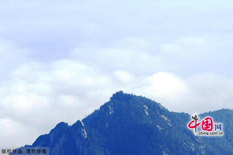 Located in southern Anhui Province, Mount Huangshan covers an area of 250 kilometers, of which 154 square kilometers are scenic attractions. Its landscape features 'four wonders' of imposing peaks, spectacular rocks, odd-shaped pines, and a sea of clouds.[China.org.cn]