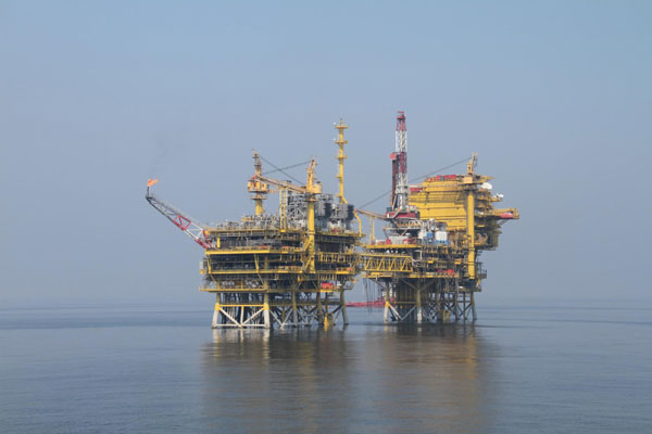 Spilled oil can still be seen on the surface of the water near the affected area in North China&apos;s Bohai Bay, on August 22, 2011. The oil spills near Platform C at Penglai 19-3 oil field were first detected on June 4. 