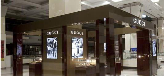 A former staff member of Gucci (China) filed a formal complaint last Friday that the company had not paid for extra hours worked. 