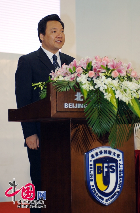 Chen Yulu, president of Beijing Foreign Studies University (BFSU) addresses the 16th World Congress of Applied Linguistics (AILA2011) in Beijing, Aug. 24, 2011.