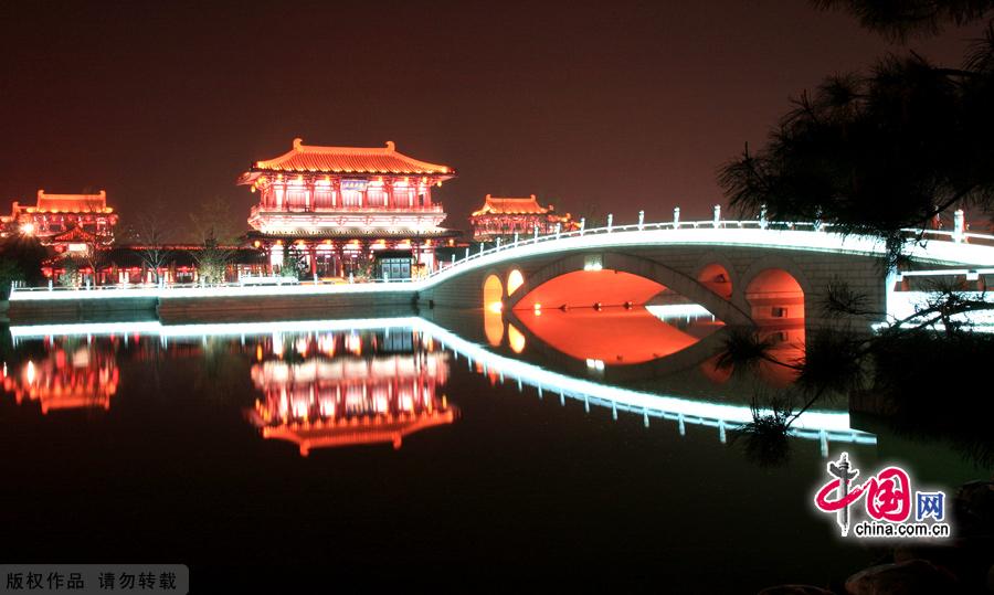 Tang Paradise or Lotus Garden, is located next to Big Wild Goose Pagoda in Xi'an. It is China's first large-scale royal garden that presents the styles and features during the Tang Dynasty (618-907).