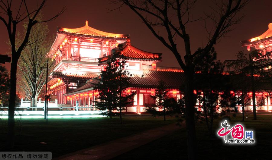 Tang Paradise or Lotus Garden, is located next to Big Wild Goose Pagoda in Xi'an. It is China's first large-scale royal garden that presents the styles and features during the Tang Dynasty (618-907).