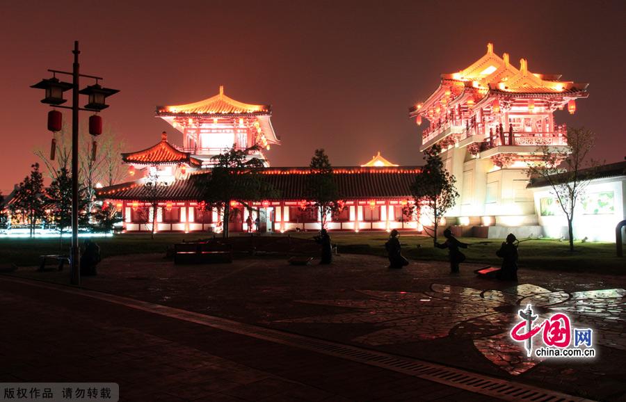 Tang Paradise or Lotus Garden, is located next to Big Wild Goose Pagoda in Xi'an. It is China's first large-scale royal garden that presents the styles and features during the Tang Dynasty (618-907).