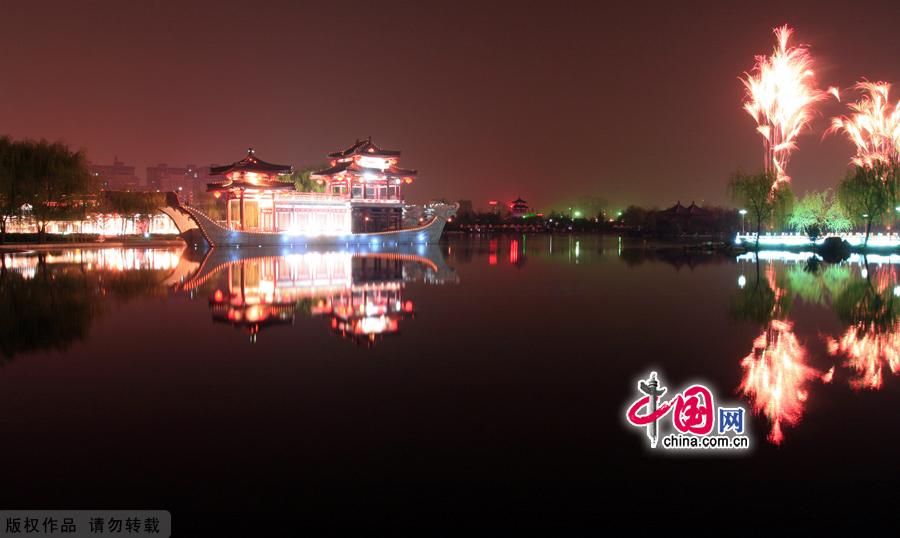 Tang Paradise or Lotus Garden, is located next to Big Wild Goose Pagoda in Xi'an. It is China's first large-scale royal garden that presents the styles and features during the Tang Dynasty (618-907).