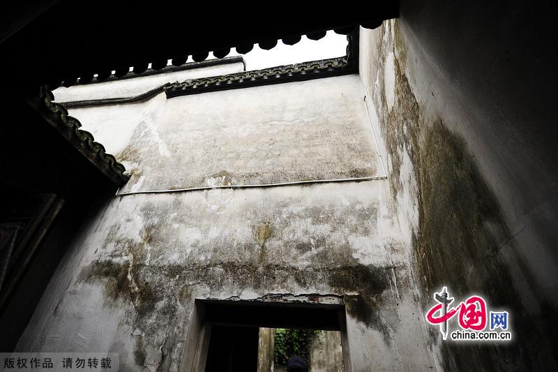 With a history of 1,200-year, Wuzhen is about one hour's drive from Hangzhou,the capital of Zhejiang Province.The small town is famous for the ancient buildings and old town layout, where bridges of all sizes cross the streams winding through the town. [China.org.cn]