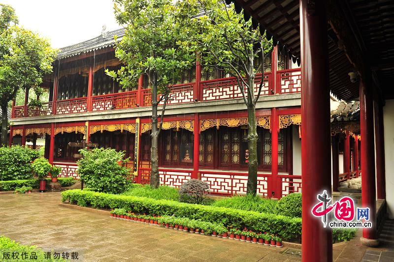 The Buddhist Hanshan Temple in Suzhou is not only a charming historic temple, but a place of deep cultural resonance for people not only in China, but throughout Asia and especially in Japan. As a result, if you want to experience the beautiful scenery shown in the famous poem composed by Zhang Ji, you should visit Hanshan Temple during winter time. [China.org.cn]