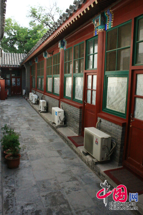 Mei Lanfang, was born in a Beijing Opera family in Beijing on October 22, 1894. He is the most outstanding performances of Beijing Opera artists in China.The residence of Mei Lanfang is located in Xicheng District. It is a typical Beijing courtyard houses, with an area of 1,000 square meters. Mei Lanfang spent the last decade of his life there. [China.org.cn]