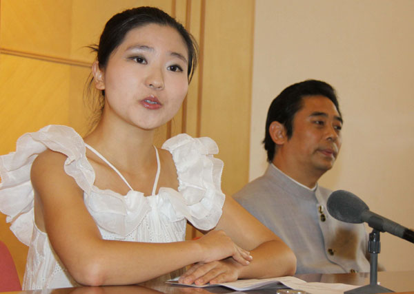 Lu Xingyu and her father Lu Junqing, seen at a news conference in Beijing on Friday, respond to questions about the China-Africa Project Hope charity. [Photo:China Daily]