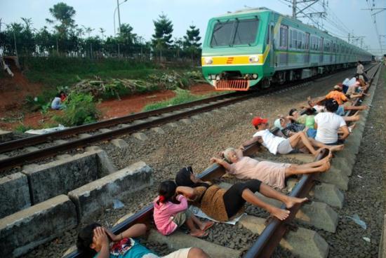 Railway shock therapy springs up in Indonesia