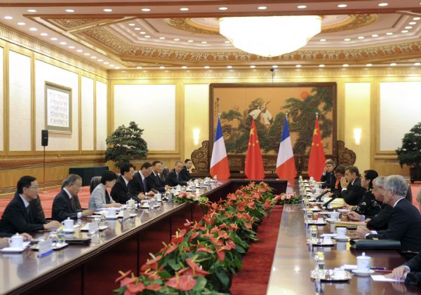 Chinese President Hu Jintao (4th L) meets with French President Nicolas Sarkozy (4th R) in Beijing, capital of China, Aug. 25, 2011. [Xinhua]