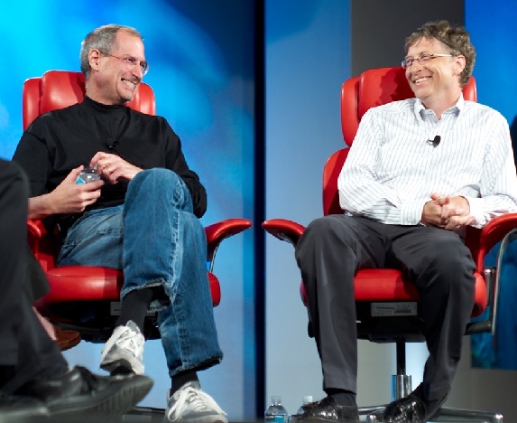 Steve Jobs (L) vs. Bill Gates (R)
