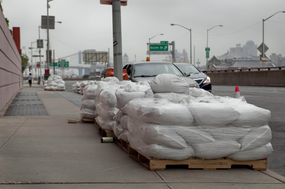 Hurricane Irene charges up the US East Coast on August 27, 2011. [Sina.com.cn]