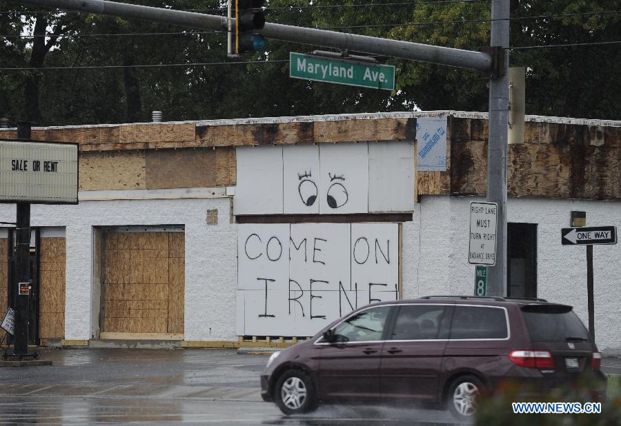 Photo taken on Aug. 27 shows the 'Come on Irene' sign near the Ocean City, Maryland, the United States. The Hurricane Irene hits the Ocean City of Maryland on Saturday. [Zhang Jun/Xinhua]