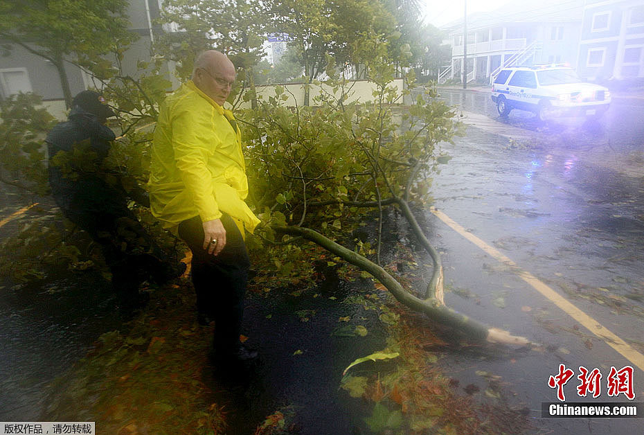 Hurricane Irene charges up the US East Coast on August 27, 2011. [Chinanews.com]