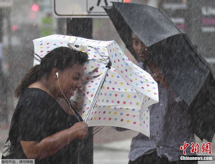 Hurricane Irene charges up the US East Coast on August 27, 2011. [Chinanews.com]