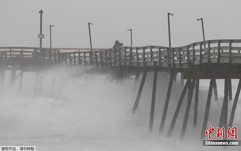 Hurricane Irene charges up the US East Coast on August 27, 2011. [Chinanews.com]