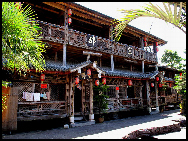 Tengchong in Baoshan, Yunnan, is located on the border with Myanmar. It was once a communications hub of the Silk Road. As a cultural and historical city, it is now a trading post for emerald. Tenchong is also well known for its hot sea and cluster of about 70 volcanoes. The hot sea is actually a group geothermal springs. They are not only a marvelous scenic area but also good for health and have been used as a sanitarium. [莫厘峰客/bbs.fengniao]