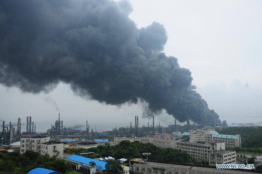#CHINA-LIAONING-DALIAN-OIL TANK-FIRE (CN)