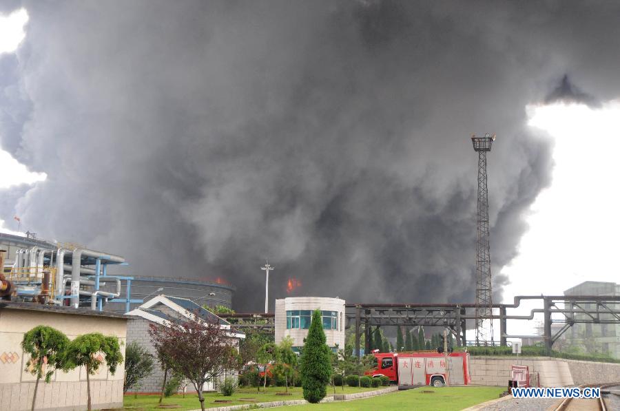 CHINA-LIAONING-DALIAN-OIL TANK-FIRE (CN)