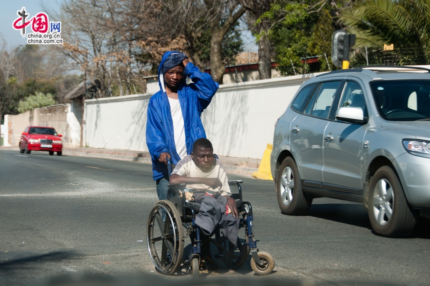 Black people are still in lower social strata in South Africa despite segregation has officially ended in 1994. [Maverick Chen / China.org.cn]