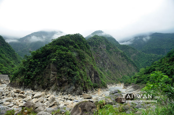 Mountain peaks emerge through clouds of mist at Taroko National Park.