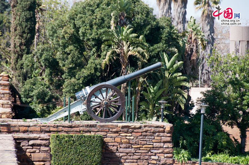 Historic naval gun outside the Union Buildings. [Maverick Chen / China.org.cn]