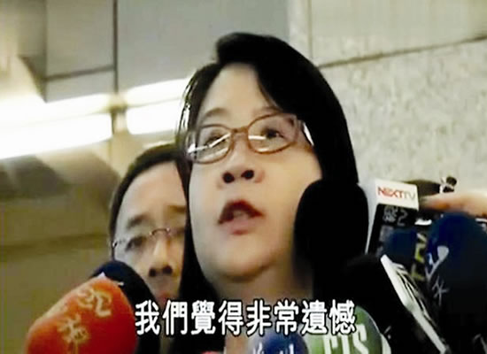 The spokeswoman of Taiwan University Hospital speaks to the media on August 29, 2011. Taiwan's local health authorities announced that three special teams will be established within two days to thoroughly investigate a medical accident in which hospitals used the organs of an HIV-positive donor in transplant surgeries.