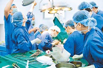 The Taiwan University Hospital transplanted the organs of an HIV-infected donor on Aug. 24, putting five organ transplant recipients at high risk for contracting AIDS.