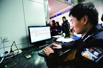 The Supreme People's Court and Supreme People's Procuratorate on August 29, 2011 jointly issued a legal interpretation that aims to fight hacking and other Internet crimes more aggressively. In the file photo the Shenzhen Futian Police set up the country's first network police station in early 2011 to combat Internet crimes.