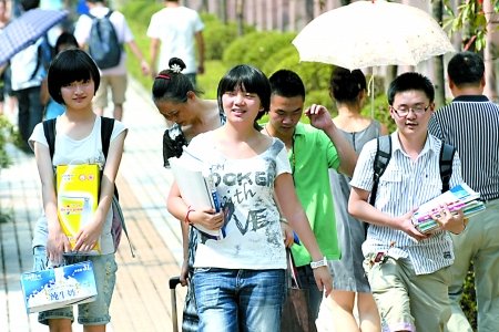 The recent hot weather has given four extra days off to 5 million students and teachers in primary and high schools in Chongqing. [qq.com]