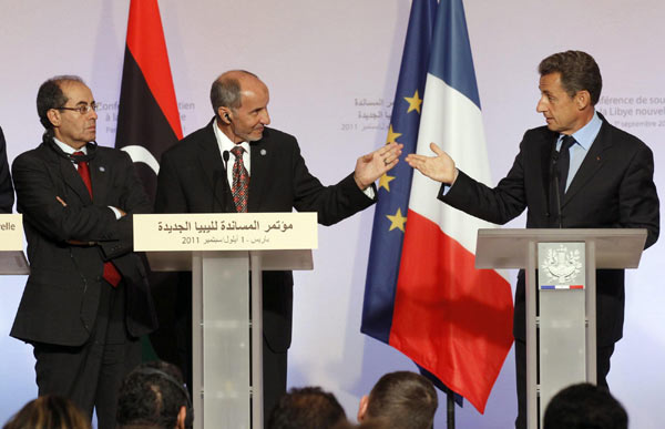 France's President Nicolas Sarkozy (R), Mustafa Abdel Jalil (C), chairman of the Libyan National Transitional Council (NTC), and Mahmoud Jibril (L), the head of Libya's rebel National Transitional Council, hold a joint news conference at the 'Friends of Libya' conference at the Elysee Palace in Paris, Sept 1, 2011. [Agencies]