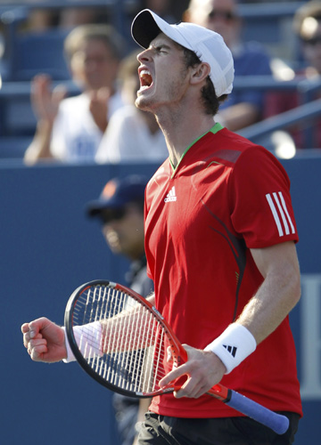 Andy Murray of Britain celebrates a point against Robin Haase of the Netherlands during their match at the U.S. Open tennis tournament in New York, September 2, 2011. [Xinhua] 