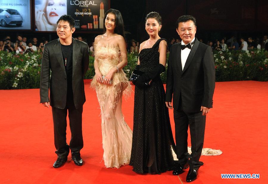 Director Tony Siu-tung (1st R), actor Jet Li (1st L), actresses Eva Huang (2nd L) and Charlene Choi pose on the red carpet for the premiere of the Chinese Hong Kong film 'Bai She Chuan Shuo' ('The Sorcerer and the White Snake') at the 68th Venice International Film Festival in Venice, Italy, Sept. 2, 2011. [Wang Qingqin/Xinhua]
