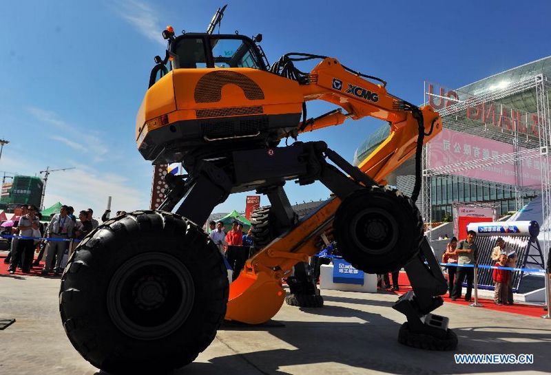 A gait-model shovel is seen during the ongoing China-Eurasia Expo in Urumqi, northwest China's Xinjiang Uygur Autonomous Region, Sept. 2, 2011. The all-terrain shovel, designed and made by China's leading heavy machinery maker XCMG, is equipped with 'walking wheels' which enable it to work under unfavorable circumstances like swamp and steep slope. [Xinhua/Jiang Wenyao] 