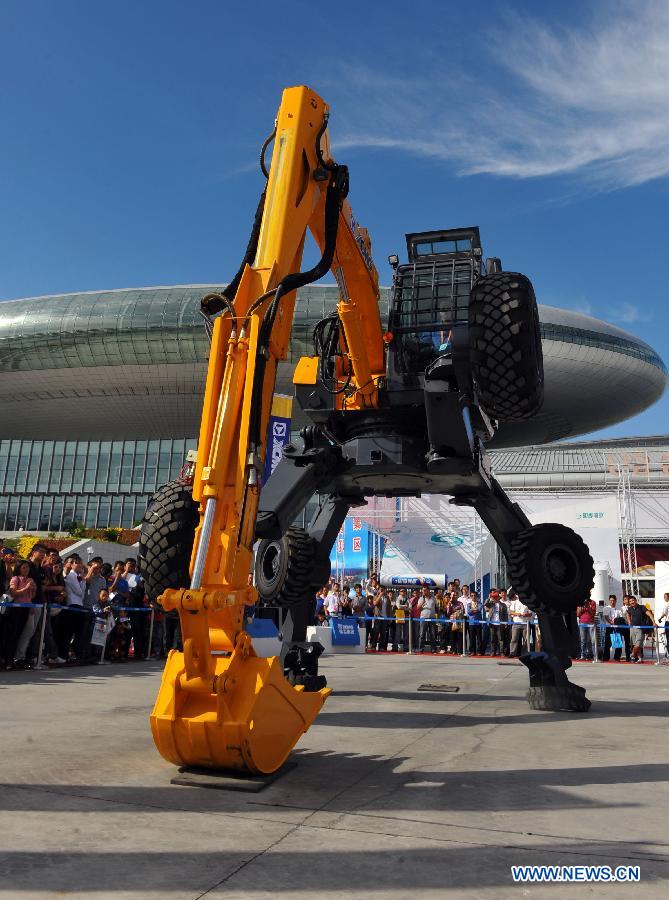 A gait-model shovel is seen during the ongoing China-Eurasia Expo in Urumqi, northwest China's Xinjiang Uygur Autonomous Region, Sept. 2, 2011. The all-terrain shovel, designed and made by China's leading heavy machinery maker XCMG, is equipped with 'walking wheels' which enable it to work under unfavorable circumstances like swamp and steep slope. [Xinhua/Jiang Wenyao] 