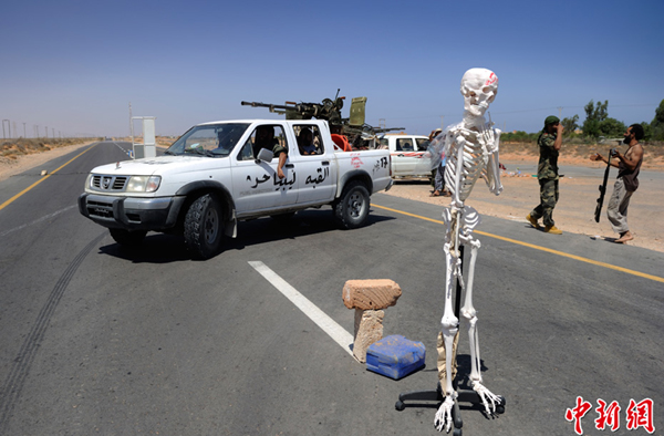 The Libyan opposition group placed a skeleton on the highway in the to represent the escaping Gaddafi on September 1, 2011. Libya's National Transitional Council gave cities loyal to the toppled Libyan leader Muammar Gadhafi one week to surrender. 