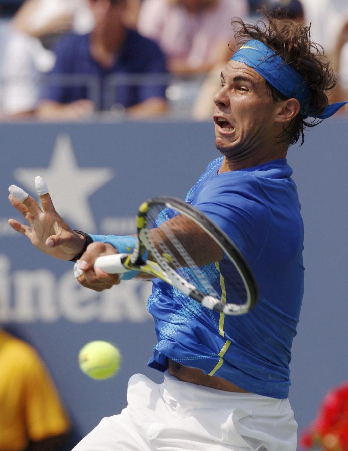 Rafael Nadal of Spain hits a return during the match against David Nalbandian of Argentina at the U.S. Open tennis tournament in New York, U.S., Sept. 4, 2011. (Xinhua/Reuters Photo) 