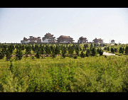 Located in northeastern Inner Mongolia, Hulunbuir Grassland is considered to be the 'most unsullied grassland' in China. Named after the Hulun and Buir lakes, the grassland features the beautiful scenery of vast grassland, forests, rivers and lakes, as well as the unique custom of the Mongolian ethnic group.[Panht/bbs.fengniao]