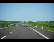 Located in northeastern Inner Mongolia, Hulunbuir Grassland is considered to be the 'most unsullied grassland' in China. Named after the Hulun and Buir lakes, the grassland features the beautiful scenery of vast grassland, forests, rivers and lakes, as well as the unique custom of the Mongolian ethnic group.[Panht/bbs.fengniao]