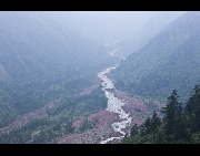 Hongshitan, or Red Stone Land, is a scenic area of Hailuogou, which is famous for its red color rocks along the creek. Hailuogou is one of Sichuan's lesser-known attractions, about 300 kilometers southwest of Chengdu. It offers a panoramic vista that includes the snow-covered 7,556-meter-high peak of Mount Konka, a rare low-altitude glacier, silent Tibetan prayer stone altars, beautiful trees and lovely animals. [Dongtiandexue01/bbs.fengniao]