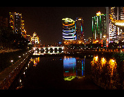 Guiyang, capital city of southwest Guizhou Province, is dubbed as China's Summer Tourist Resort City. Even in the dog days, tourists will feel the cool air as soon as they arrive in Guiyang. Travelers can play with monkeys in Qianling Mountain, enjoy Chinese tea in Jiaxiu Building, stroll around the tea town and flower market, fly a kite in Wenchang Pavilion, and have a walk along Nanming River. [Yufu/bbs.fengniao]