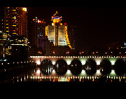 Guiyang, capital city of southwest Guizhou Province, is dubbed as China's Summer Tourist Resort City. Even in the dog days, tourists will feel the cool air as soon as they arrive in Guiyang. Travelers can play with monkeys in Qianling Mountain, enjoy Chinese tea in Jiaxiu Building, stroll around the tea town and flower market, fly a kite in Wenchang Pavilion, and have a walk along Nanming River. [Yufu/bbs.fengniao]