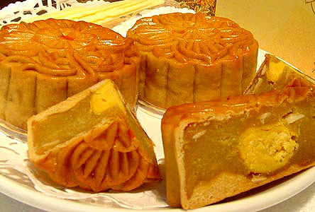 China reports six kinds of substandard mooncakes.[File photo]