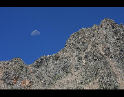 Balang Mountain is also named Banlan Mountain in the locals. But in Tibetan language, it is called Balangla, means 'the mountain of strange willows'. Balang Mountain is covered with snow all the year round. It stands 5,040 meters above sea level between the Wolong Nature Reserve and Rilong Town of Xiaojin County. It offers very breathtaking mountain landscape and suitable for climbing all the year. [Hongfuyang/bbs.fengniao]