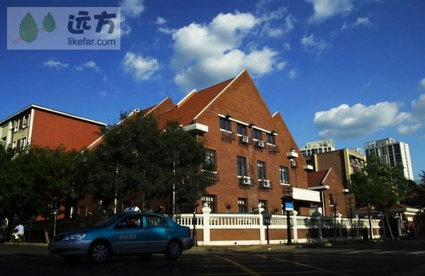 The western architecture that lines the avenues in the British Concession area in Tianjin is authentic enough to make visitors think they are in Europe.